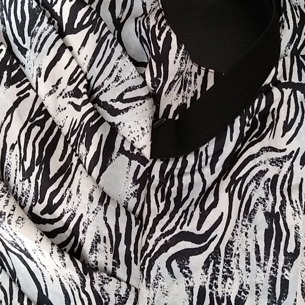 One shoulder tuxedo pleated mini dress - Picture 6 of 6